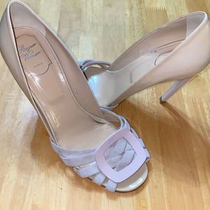 Roger Vivier suede blush weaved peep toe signature heels size 40 9.5
